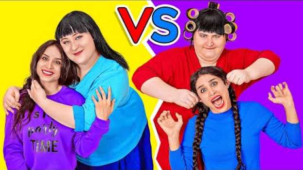 Video ME AND MOM FUNNY MOMENTS || My Mom VS Your Mom Relatable Situations by 123 GO! su italiano
