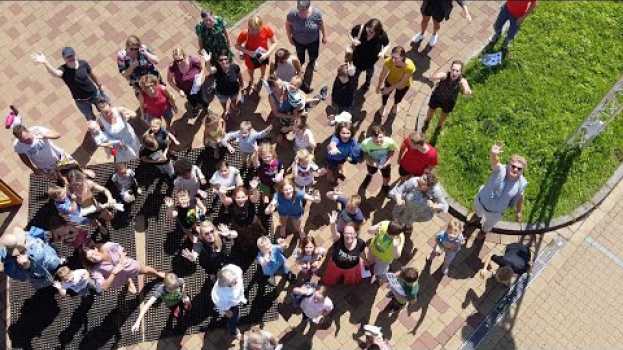 Video Hinter den Kulissen des ersten Kids-Only Foundation en español