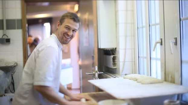Video La fierté du travail bien fait vue par les artisans boulangers & Banette em português