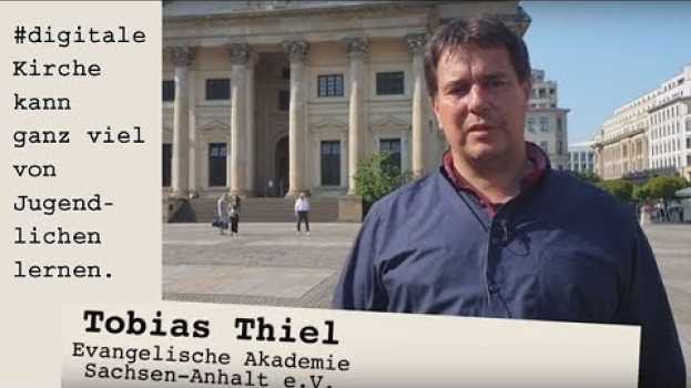 Video Tobias Thiel: "#digitaleKirche kann viel von Jugendlichen lernen." po polsku