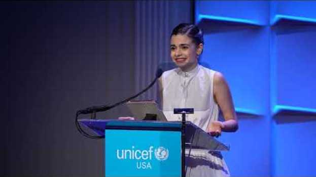 Video Aria Mia Loberti Delivers an Impassioned Speech on Advocacy at the 2023 UNICEF Gala auf Deutsch