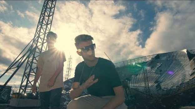 Video Adexe y Nau - Fanática (Videoclip Oficial) po polsku