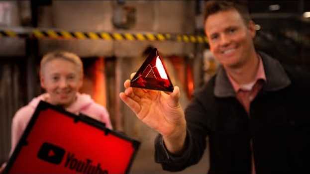 Video What's inside YouTube Red Diamond Award? po polsku