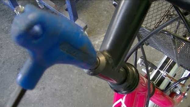 Video COME REGOLARE IL MANUBRIO STORTO DELLA BICI auf Deutsch