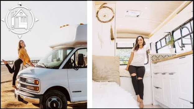 Video She Converted a Shuttle Bus into an Adorable Tiny Home en español
