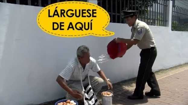 Video Lo humillaron por vender en la calle y pasó esto auf Deutsch