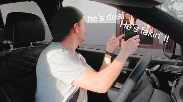 Video Deaf Man vs. Drive Thru: They Threw Away My Food! em português