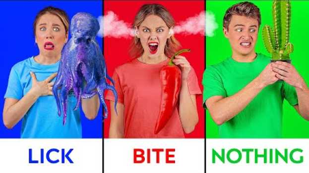 Видео TRY NOT TO EAT || Last to Stop Eating Wins! Funny Pranks by 123 GO! CHALLENGE на русском