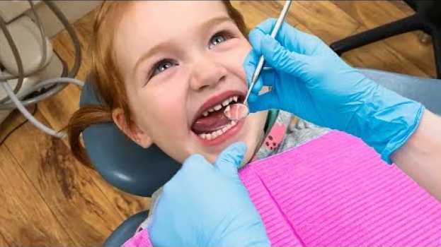 Video BRAVE DENTiST VISIT!!  Adley has a tooth check up at our clinic and gets her vampire teeth cleaned! em português