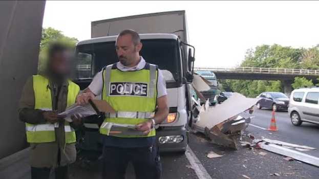 Video ENORME COLLISION ENTRE DEUX CAMIONS auf Deutsch