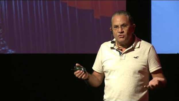 Video Mergulhando no bem, emergindo na felicidade | Flávio Rezende | TEDxUnP in English