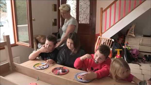 Video Ils ont 13 enfants à la maison auf Deutsch