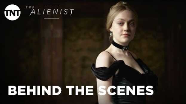 Video The Alienist: Behind Dakota's Look [BEHIND THE SCENES] | TNT   türkçe