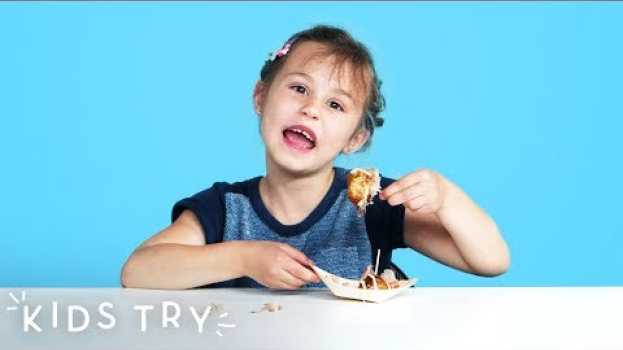 Видео Kids Try Street Food from Asia | Kids Try | HiHo Kids на русском