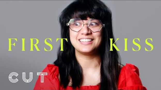 Video 100 People Describe Their First Kiss | Keep it 100 | Cut po polsku