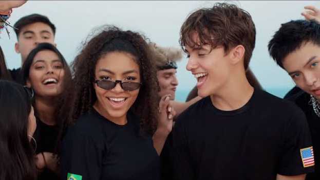 Video Now United - Legends (Official Lyric Video) em português