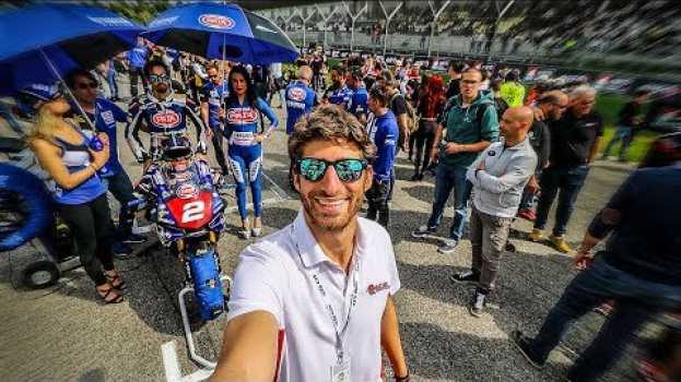 Video COME FUNZIONA UNA GARA DI MOTO? auf Deutsch