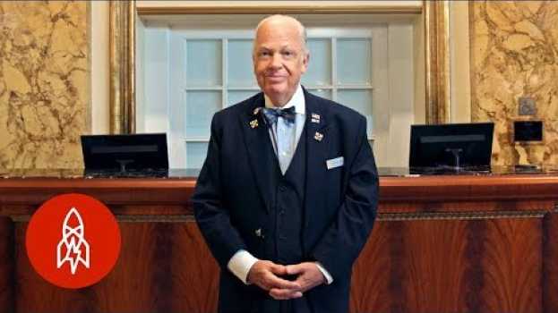 Video He’s America’s First Hotel Concierge auf Deutsch
