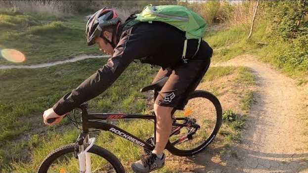 Видео LA MTB E' UNO SPORT PER RICCHI - ROCKRIDER ST100 E B'TWIN RIVERSIDE 500 на русском