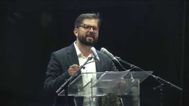 Video Gabriel Boric, activista progresista de 35 años de edad, será el próximo presidente de Chile in English