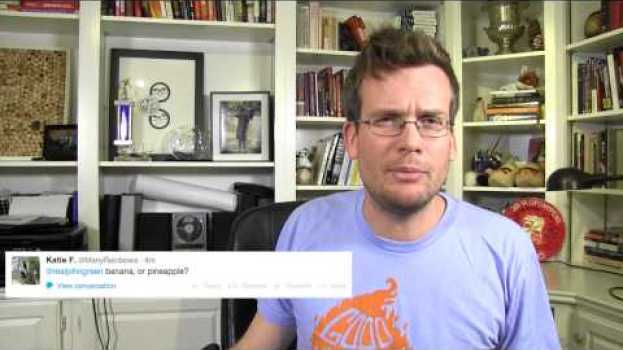 Video It's Question Tuesday! Cheesy Jokes, Paper Towns Movie, and Dinosaur Butt Brains auf Deutsch
