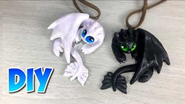 Video DIY Como Treinar O Seu Dragão - Colar da Amizade. in English