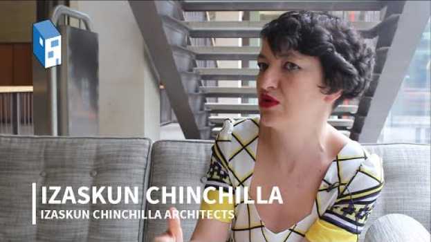 Video Izaskun Chinchilla:  "Las ciudades están hechas por y para hombres" auf Deutsch