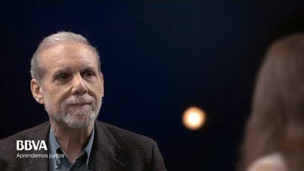 Video “Saber concentrarse es más decisivo para un niño que su coeficiente intelectual”. Daniel Goleman su italiano