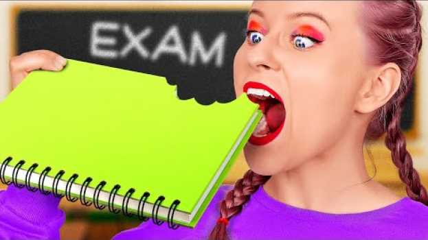 Video FUNNY WAYS SNEAKING FOOD INTO CLASS! Back to School Supplies by 123 GO! SCHOOL   türkçe