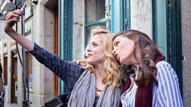 Video 1x01: Yo también (Me too) auf Deutsch