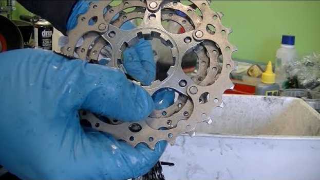 Video COME PULIRE IL PACCO PIGNONI DELLA BICI DA CORSA E MTB in English