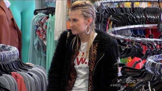 Video Woman criticized for shopping at  clothing store because she's white | WWYD su italiano