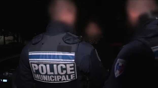 Video Odeur suspecte dans leur voiture ! auf Deutsch
