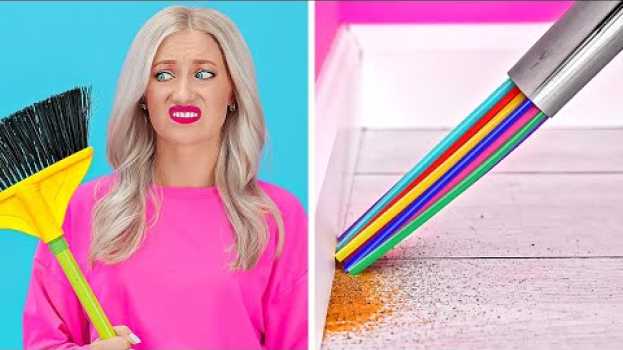 Видео SUPER LAZY CLEANING HACKS || Crazy Cleaning Tricks For Lazy People by 123 GO! на русском