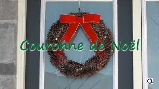 Video Faire une couronne de Noël en pommes de pin in English