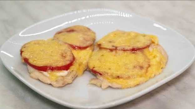 Video Куриное мясо по-французски с помидорами и сыром в духовке, диетический рецепт   türkçe