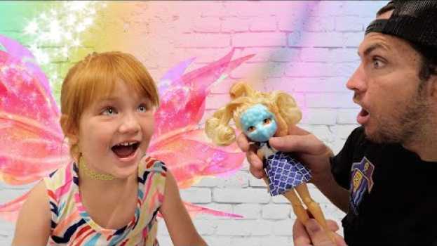 Video ADLEY earns her FAIRY WiNGS!! helping Dad at his magic princess makeover shop & FailFix surprise spa auf Deutsch