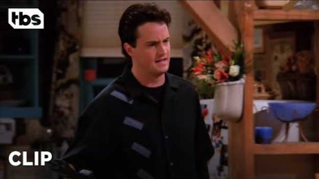Video Friends: Chandler Gets A Little Desperate (Season 1 Clip) | TBS po polsku
