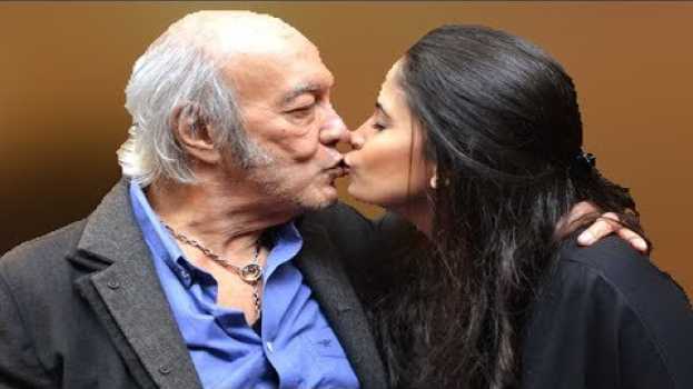 Video 🔴 Erasmo Carlos aos 77 anos MOSTRA sua Esposa de 28 anos na TV e IMPRESSIONA a todos po polsku