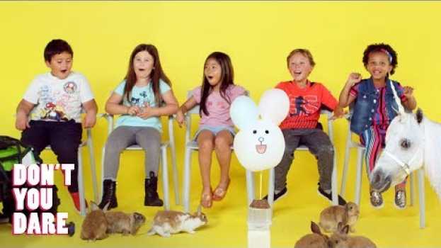 Video We Challenged Kids to Not Move with Dunk Tank and Unicorn! | Don’t You Dare | HiHo Kids su italiano