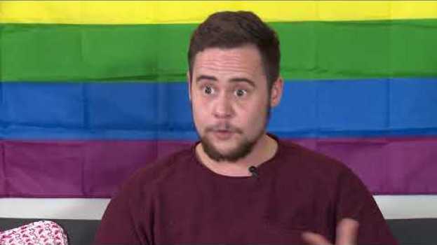 Video Queergefragt Adrian - Teil 3: Wie hat deine Familie auf dein Coming Out reagiert? su italiano