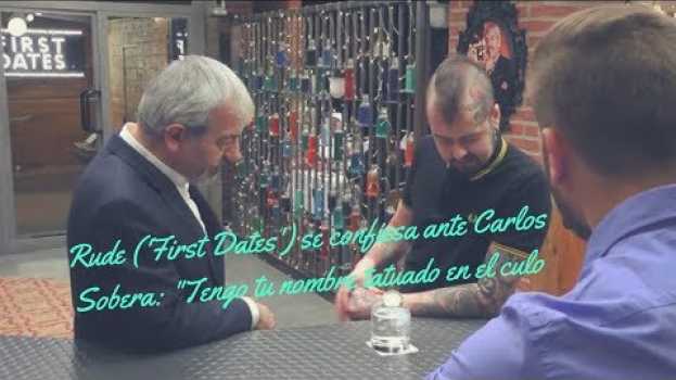 Video Rude ('First Dates') se confiesa ante Carlos Sobera: "Tengo tu nombre tatuado en el culo" em português