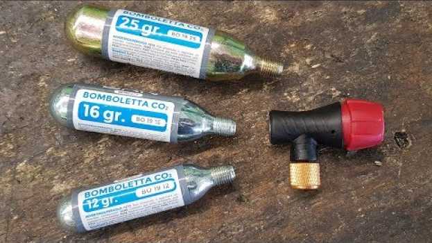 Video COME USARE LA BOMBOLETTA CO2 PER GONFIARE LA BICI in English