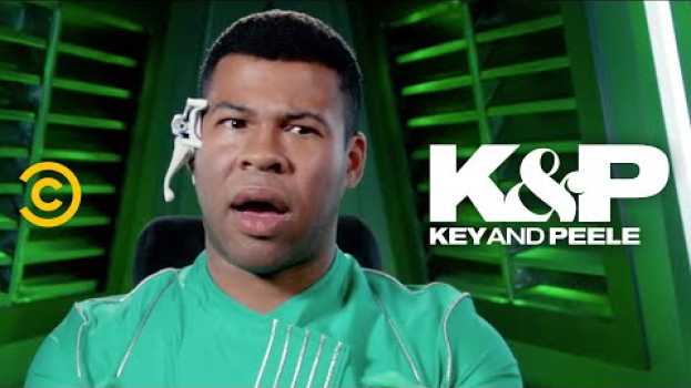 Видео This Superhero Squad Has a Discrimination Problem (feat. Brenda Song & Rob Huebel) - Key & Peele на русском