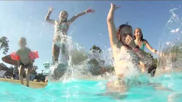 Video Ils ont trouvé le camping de leurs rêves ! su italiano