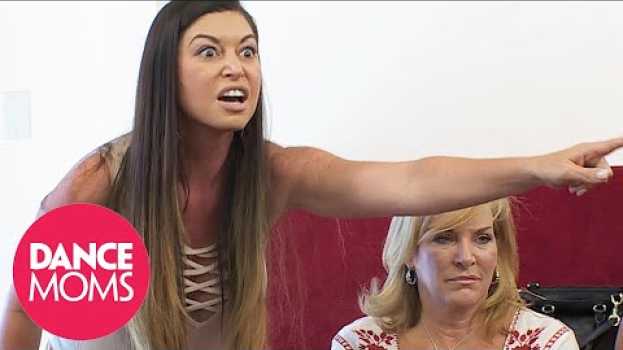 Video "SOMEONE SHUT HER UP!" Yolanda Sparks a Fight Between Abby & the Moms (S7 Flashback) | Dance Moms en español