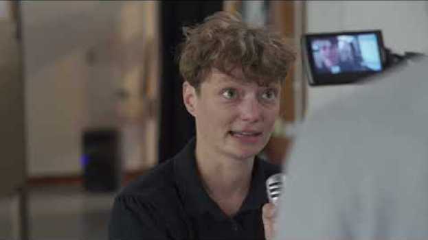Video Ben Duke | Adapting Dickens’ A Tale of Two Cities for the Stage po polsku