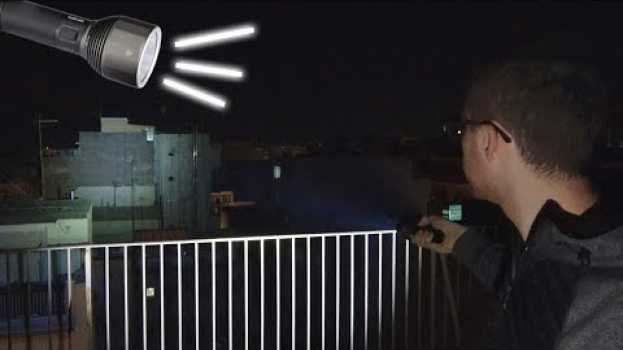 Video La TORCIA LED MILITARE più POTENTE ed ECONOMICA MAI VISTA, LA COMPRERAI! | XIAOMI NEXTOOL XPH50.2 auf Deutsch