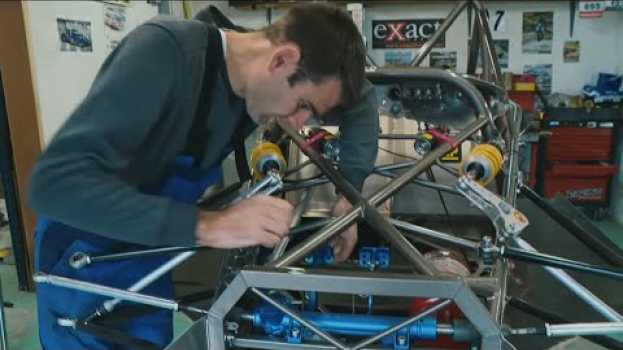Video IL CONSTRUIT DE A A Z LA VOITURE DE SES REVES in English