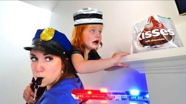 Video COPS vs ROBBERS - Prison Escape from Barbie Jail - will Adley get caught by Police Girl?? (new game) auf Deutsch